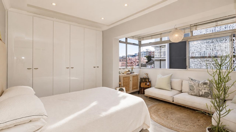 3 Bedroom Property for Sale in Sea Point Western Cape